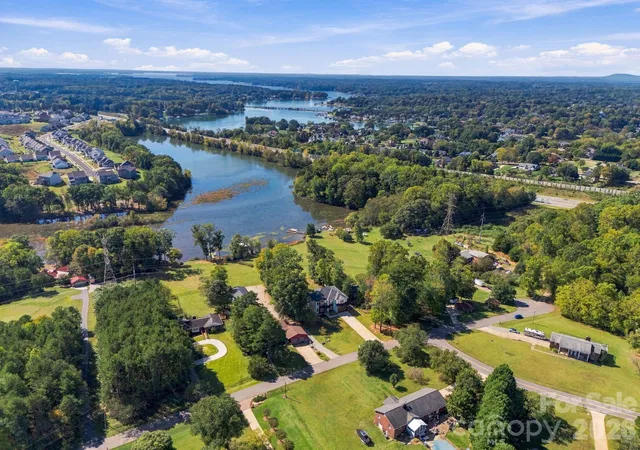 Photo 2 of Single family home for sale at 124 Clipper Ln, Mooresville, NC 28117 | MLS# 4408282 | Listing updated on 2026-10-16