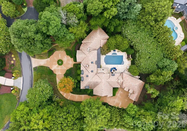 Photo 38 of Mansion for sale at 4231 Fox Brk Ln, Charlotte, NC 28211 | MLS# 4408283 | Listing updated on 2026-08-01