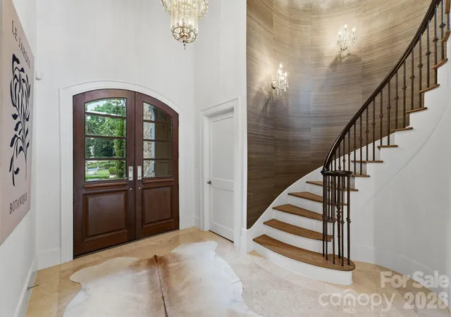 Photo 3 of Single family home for sale at 4231 Fox Brk Ln, Charlotte, NC 28211 | MLS# 4408283 | Listing updated on 2026-08-01