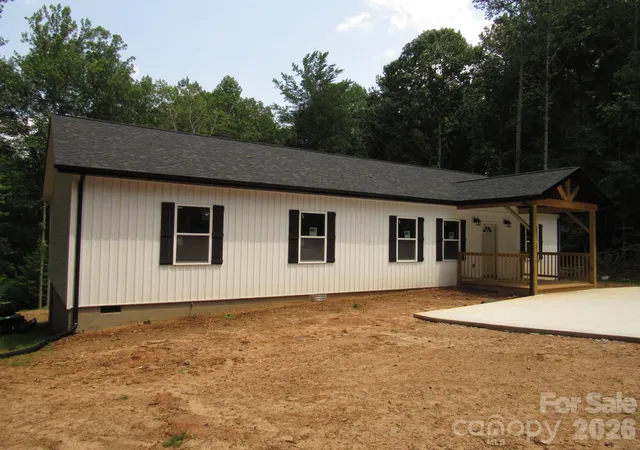 2nd image of 92 Saint Charles Ct, Hickory, NC 28601 | MLS# 4408286