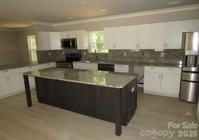 Photo 3 of Single family home for sale at 92 Saint Charles Ct, Hickory, NC 28601 | MLS# 4408286 | Listing updated on 2026-10-02