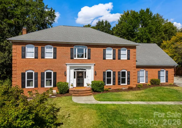 Photo 1 of Single family home for sale at 1006 Chelsea Pl, Matthews, NC 28105 | MLS# 4408287 | Listing updated on 2026-10-05