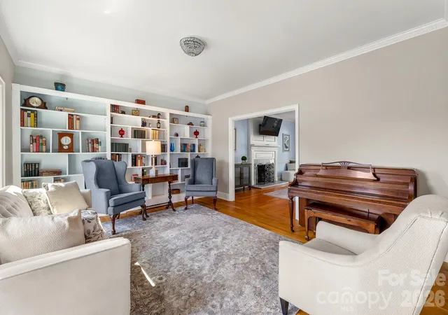 Photo 4 of Single family home for sale at 1006 Chelsea Pl, Matthews, NC 28105 | MLS# 4408287 | Listing updated on 2026-10-05