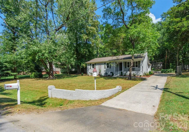 Photo 3 of Single family home for sale at 2832 Forest Hills Cir, Rock Hill, SC 29732 | MLS# 4408294 | Listing updated on 2026-08-05