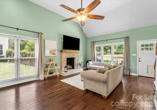 Photo 3 of Single family home for sale at 123 Southhaven Dr, Mooresville, NC 28117 | MLS# 4408328 | Listing updated on 2026-09-27