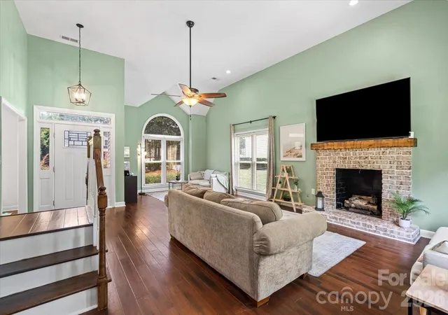 Photo 4 of Single family home for sale at 123 Southhaven Dr, Mooresville, NC 28117 | MLS# 4408328 | Listing updated on 2026-09-27