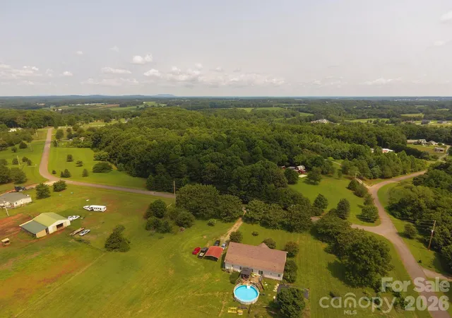 3rd image of 1182 Haywood Ct, Lincolnton, NC 28092 | MLS# 4408341
