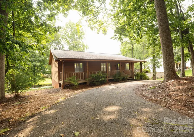 Photo 1 of Single family home for sale at 5516 Brookwood Ln, Hickory, NC 28602 | MLS# 4408343 | Listing updated on 2026-09-22