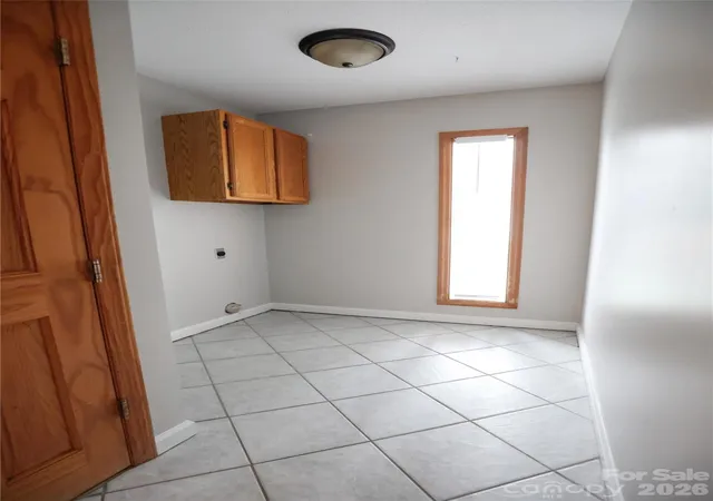 Photo 4 of Single family home for sale at 5516 Brookwood Ln, Hickory, NC 28602 | MLS# 4408343 | Listing updated on 2026-09-22