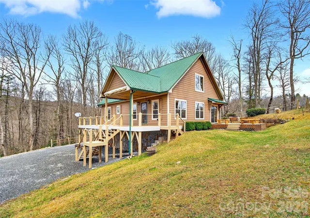 Photo 2 of Single family home for sale at 600 Sassafras Dr, Spruce Pine, NC 28777 | MLS# 4408347 | Listing updated on 2026-07-28