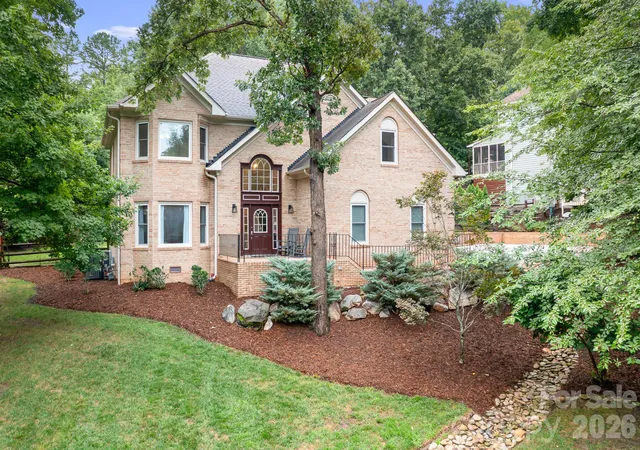 Photo 2 of Single family home for sale at 7048 Mariners Ct, Fort Mill, SC 29708 | MLS# 4408357 | Listing updated on 2026-08-31