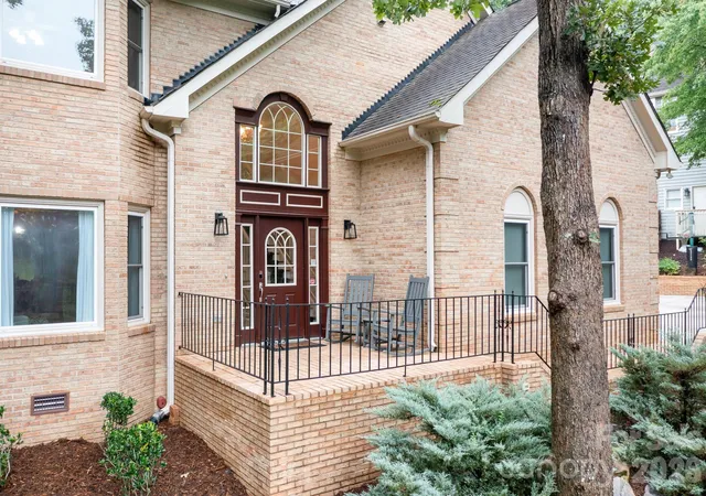 Photo 3 of Single family home for sale at 7048 Mariners Ct, Fort Mill, SC 29708 | MLS# 4408357 | Listing updated on 2026-08-31