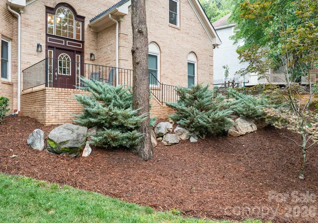 Photo 4 of Single family home for sale at 7048 Mariners Ct, Fort Mill, SC 29708 | MLS# 4408357 | Listing updated on 2026-08-31