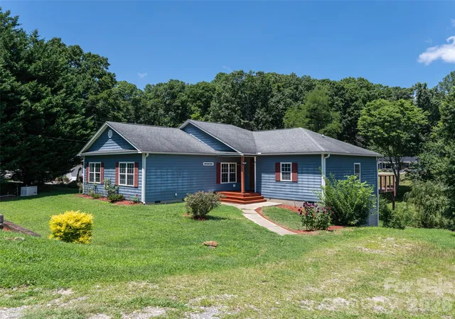 Photo 1 of Single family home for sale at 10 Ashe Rd, Candler, NC 28715 | MLS# 4408371 | Listing updated on 2026-09-27