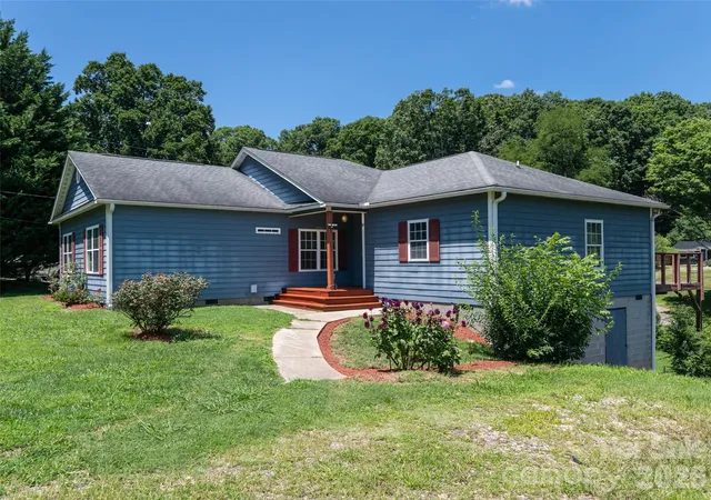 Photo 3 of Single family home for sale at 10 Ashe Rd, Candler, NC 28715 | MLS# 4408371 | Listing updated on 2026-09-27