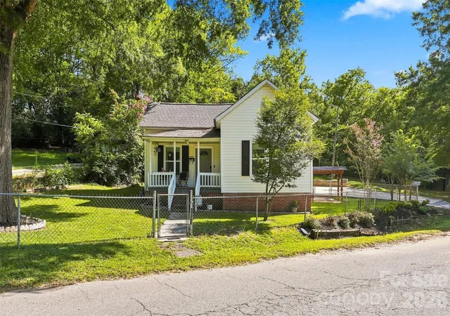 2nd image of 1143 9th St, Lancaster, SC 29720 | MLS# 4408376