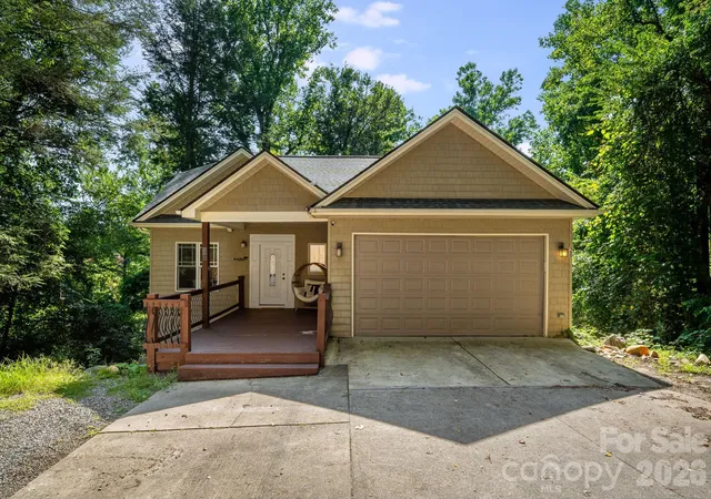 Photo 3 of Single family home for sale at 28 Greenbriar Rd, Black Mountain, NC 28711 | MLS# 4408381 | Listing updated on 2026-10-01