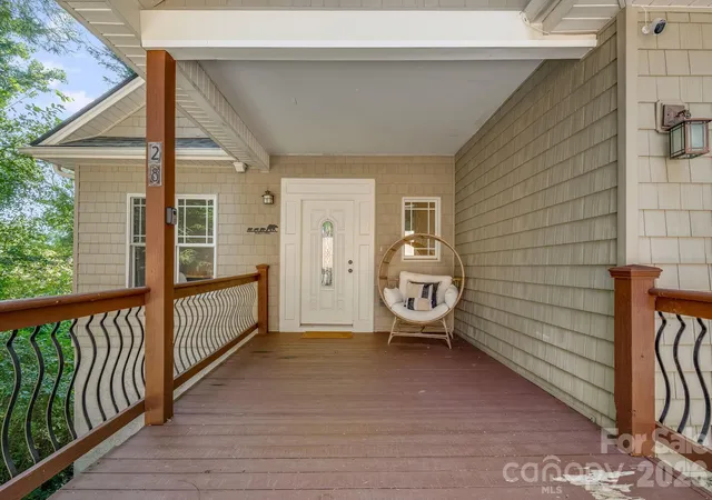 Photo 3 of Single family home for sale at 28 Greenbriar Rd, Black Mountain, NC 28711 | MLS# 4408381 | Listing updated on 2026-10-01