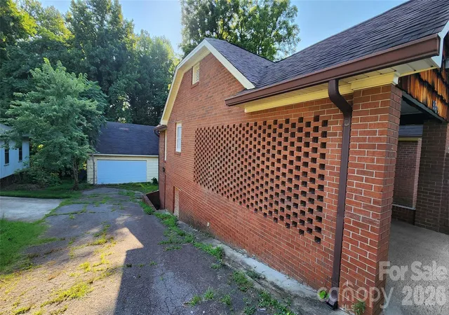 Photo 2 of Single family home for sale at 906 Trogdon St, North Wilkesboro, NC 28659 | MLS# 4408405 | Listing updated on 2026-08-18
