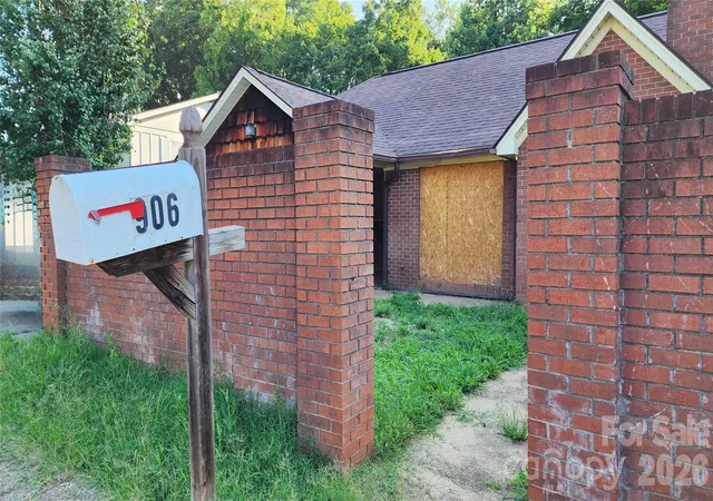 Photo 3 of Single family home for sale at 906 Trogdon St, North Wilkesboro, NC 28659 | MLS# 4408405 | Listing updated on 2026-08-18