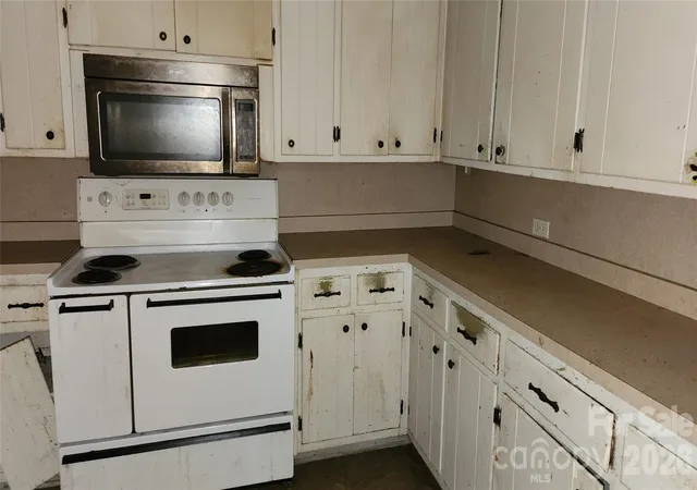 Photo 4 of Single family home for sale at 906 Trogdon St, North Wilkesboro, NC 28659 | MLS# 4408405 | Listing updated on 2026-08-18