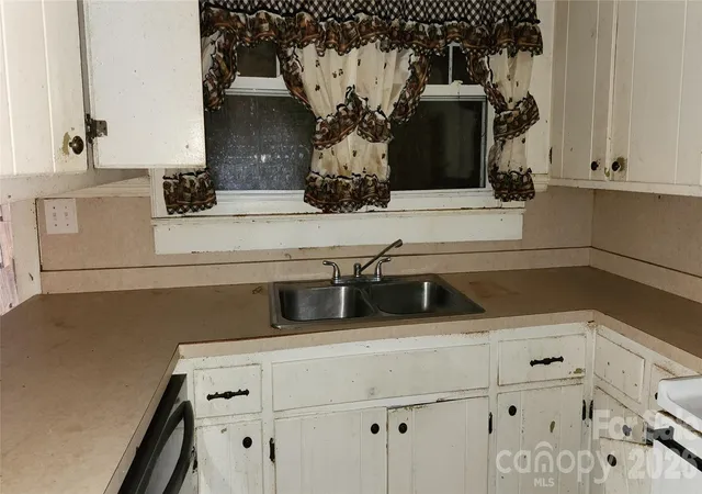Photo 5 of Single family home for sale at 906 Trogdon St, North Wilkesboro, NC 28659 | MLS# 4408405 | Listing updated on 2026-08-18