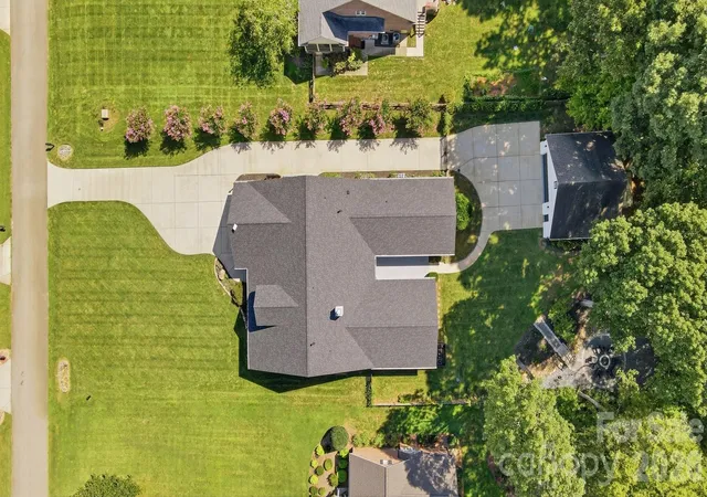 Photo 3 of Single family home for sale at 110 Henry Ln, Mooresville, NC 28117 | MLS# 4408414 | Listing updated on 2026-09-28