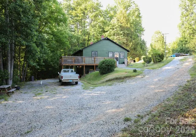 Photo 3 of Sale Pending at 1646 Silver St, Morganton, NC 28655 | MLS# 4408426 | Listing updated on 2026-08-18