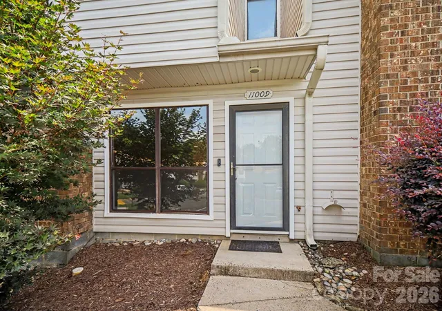 Photo 2 of Townhouse for sale at 11009 Carmel Xing Rd, Charlotte, NC 28226 | MLS# 4408434 | Listing updated on 2026-09-05