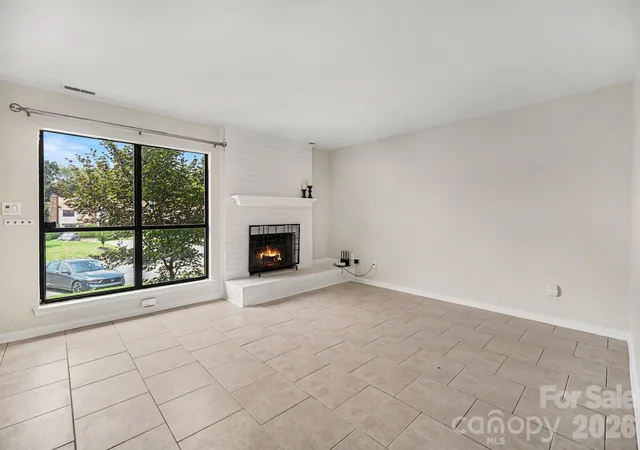 Photo 3 of Townhouse for sale at 11009 Carmel Xing Rd, Charlotte, NC 28226 | MLS# 4408434 | Listing updated on 2026-10-17