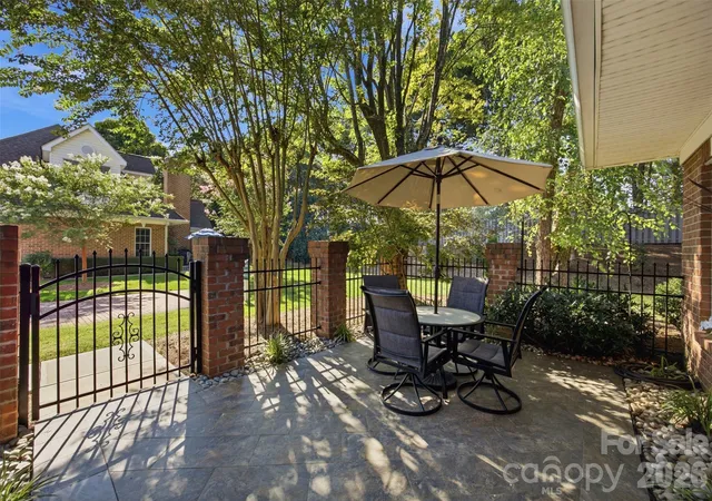 Listing Photo 1 - Condo for sale in building located at 7424 Hurstbourne Grn Dr, Charlotte, NC 28277
