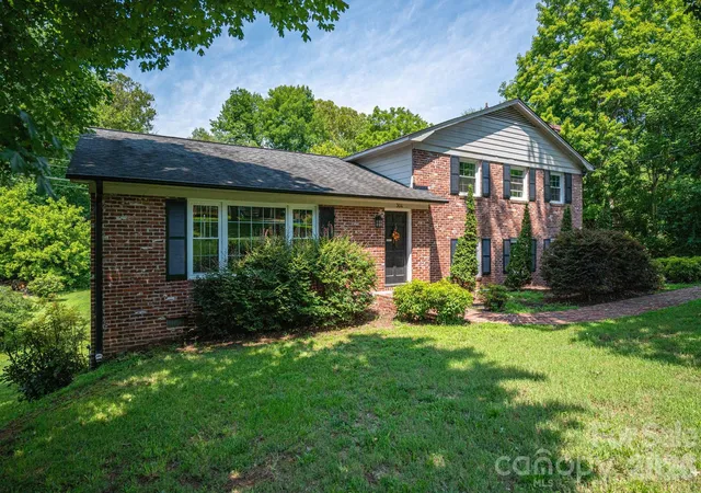 3rd image of 304 Windsor Dr, Shelby, NC 28150 | MLS# 4408450