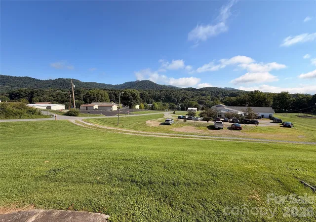 25th image of 175 Hampshire Dr, Waynesville, NC 28786 | MLS# 4408453