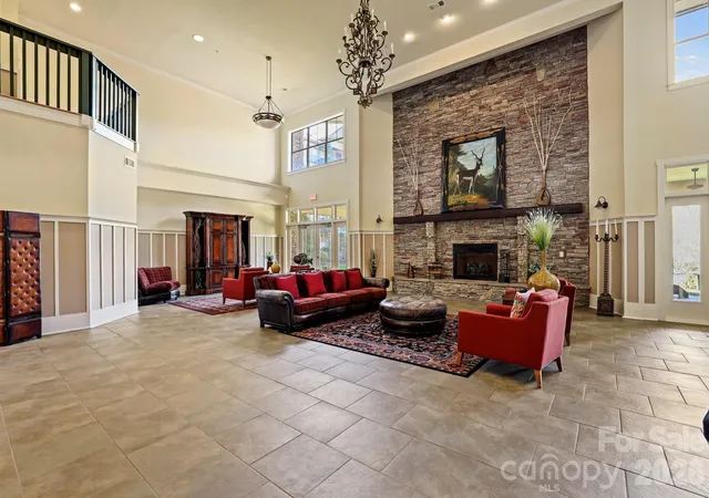 2nd image of 9 Kenilworth Knl, Asheville, NC 28805
