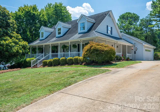 Photo 2 of Single family home for sale at 2723 Steeplechase Rd, Gastonia, NC 28056 | MLS# 4408492 | Listing updated on 2026-09-22