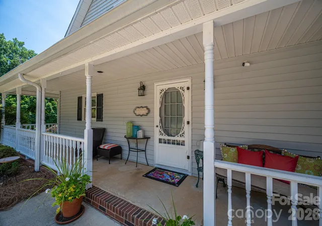 Photo 3 of Single family home for sale at 2723 Steeplechase Rd, Gastonia, NC 28056 | MLS# 4408492 | Listing updated on 2026-09-22