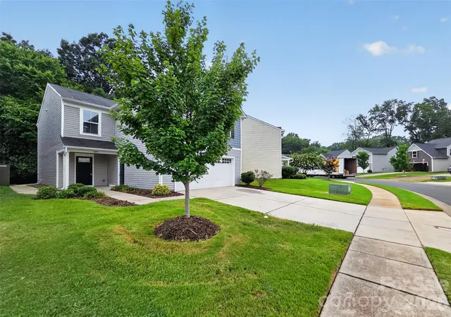 Photo 2 of Single family home for sale at 1648 Hooper Ct, Charlotte, NC 28212 | MLS# 4408501 | Listing updated on 2026-10-29