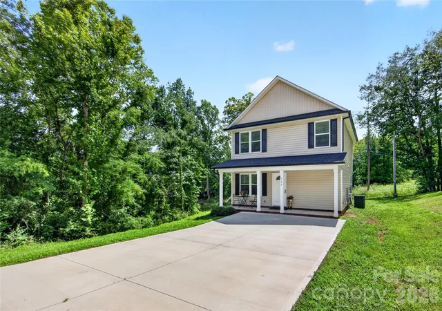 Photo 2 of Single family home for sale at 755 Bradley St Ne, Concord, NC 28025 | MLS# 4408513 | Listing updated on 2026-09-06