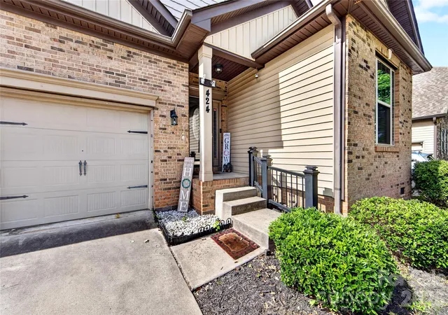 Photo 2 of Single family home for sale at 424 Anvil Draw Pl, Rock Hill, SC 29730 | MLS# 4408517 | Listing updated on 2026-09-21