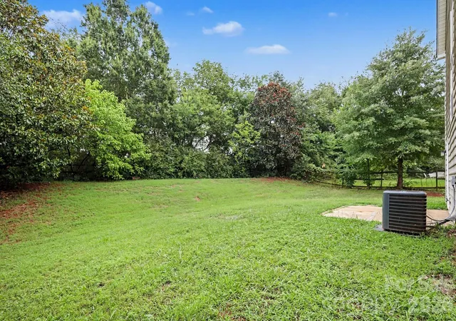 Photo 3 of Single family home for sale at 16034 Farmall Dr, Huntersville, NC 28078 | MLS# 4408520 | Listing updated on 2026-09-22