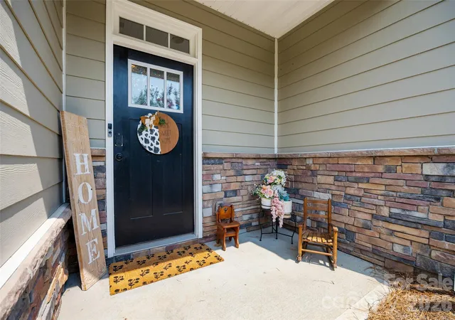 Photo 2 of Townhouse for sale at 616 Altamonte Dr, Clover, SC 29710 | MLS# 4408541 | Listing updated on 2026-09-03