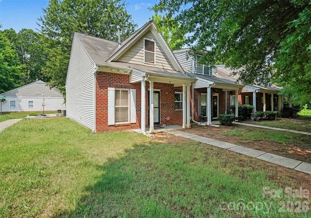 2nd image of 2729 Meadow Knoll Dr, Charlotte, NC 28269 | MLS# 4408544