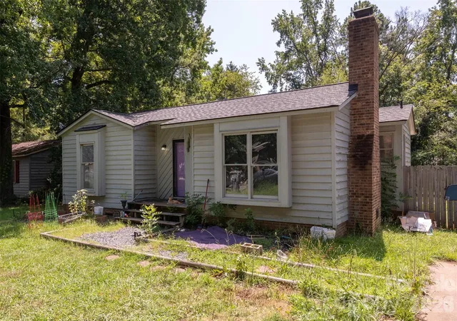 Photo 2 of Single family home for sale at 6718 Pueblo Ln, Charlotte, NC 28227 | MLS# 4408555 | Listing updated on 2026-09-08