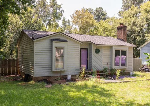 Photo 3 of Sale Pending at 6718 Pueblo Ln, Charlotte, NC 28227 | MLS# 4408555 | Listing updated on 2026-09-29