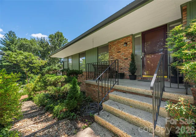 Photo 1 of Sale Pending at 38 Forest View Dr, Asheville, NC 28804 | MLS# 4408592 | Listing updated on 2026-09-28