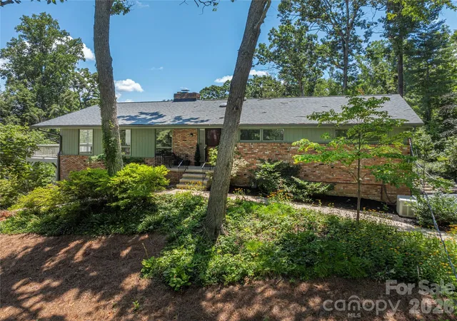 Photo 2 of Sale Pending at 38 Forest View Dr, Asheville, NC 28804 | MLS# 4408592 | Listing updated on 2026-09-28