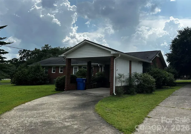 Photo 3 of Single family home for sale at 401 S Hickory St, Pageland, SC 29728 | MLS# 4408598 | Listing updated on 2026-08-14
