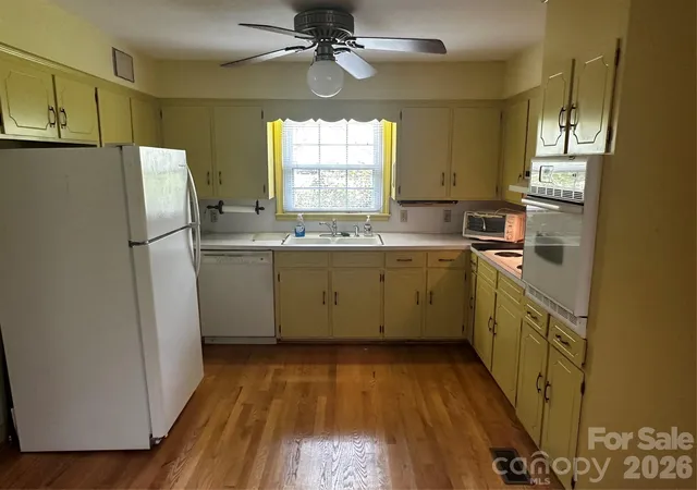 Photo 4 of Single family home for sale at 401 S Hickory St, Pageland, SC 29728 | MLS# 4408598 | Listing updated on 2026-08-14