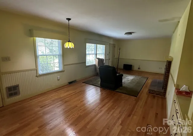 Photo 5 of Single family home for sale at 401 S Hickory St, Pageland, SC 29728 | MLS# 4408598 | Listing updated on 2026-08-14