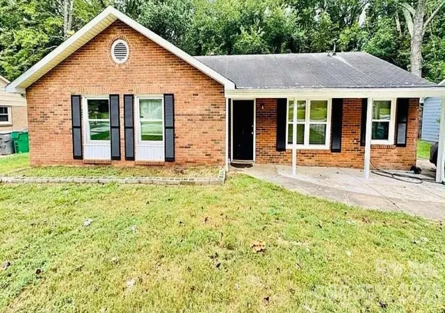 Photo 1 of Single family home for sale at 4824 Farm Pond Ln, Charlotte, NC 28212 | MLS# 4408628 | Listing updated on 2026-08-20